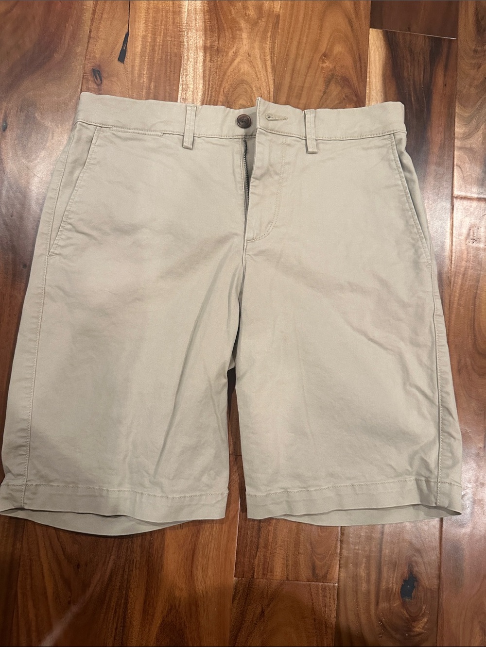 Classic Men's GAP Khaki Shorts - Lightweight Summer Staple